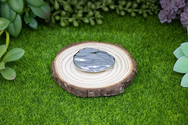 Elegant Shell-Inspired Solid Perfume in Silver Metal