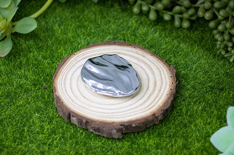 Elegant Shell-Inspired Solid Perfume in Silver Metal