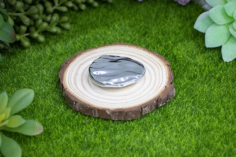 Elegant Shell-Inspired Solid Perfume in Silver Metal