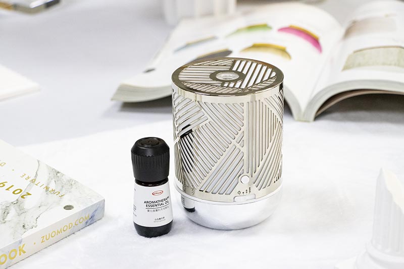 Battery-Powered Silver Stripe Metal Mist Aroma Diffuser