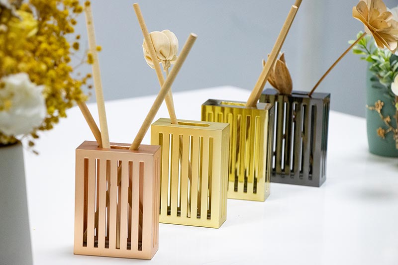 Minimalist Alloy Reed Diffuser with Striped Square Design