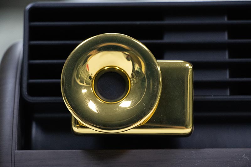 Elegant Horn-Style Gold Car Vent Diffuser in Metal Alloy