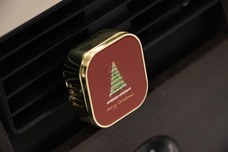 Refined Christmas Car Vent Diffuser in Red and Gold