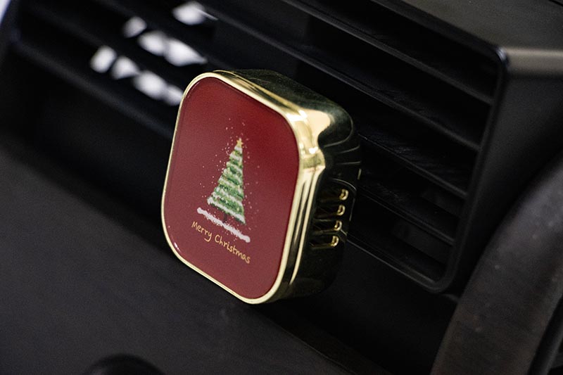 Refined Christmas Car Vent Diffuser in Red and Gold