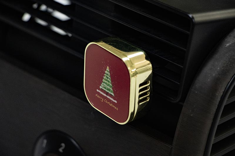Refined Christmas Car Vent Diffuser in Red and Gold