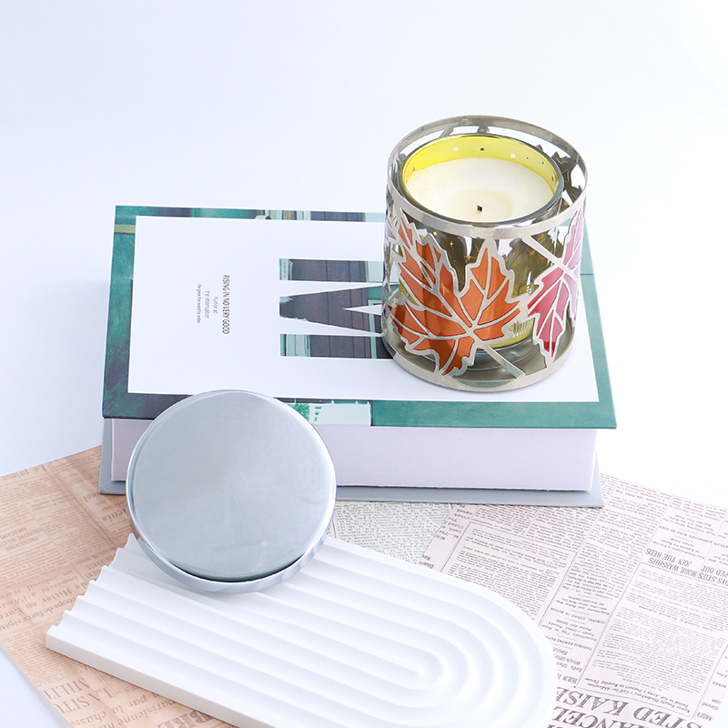 Luxurious Silver Metal Candle Lid with Elegant Design