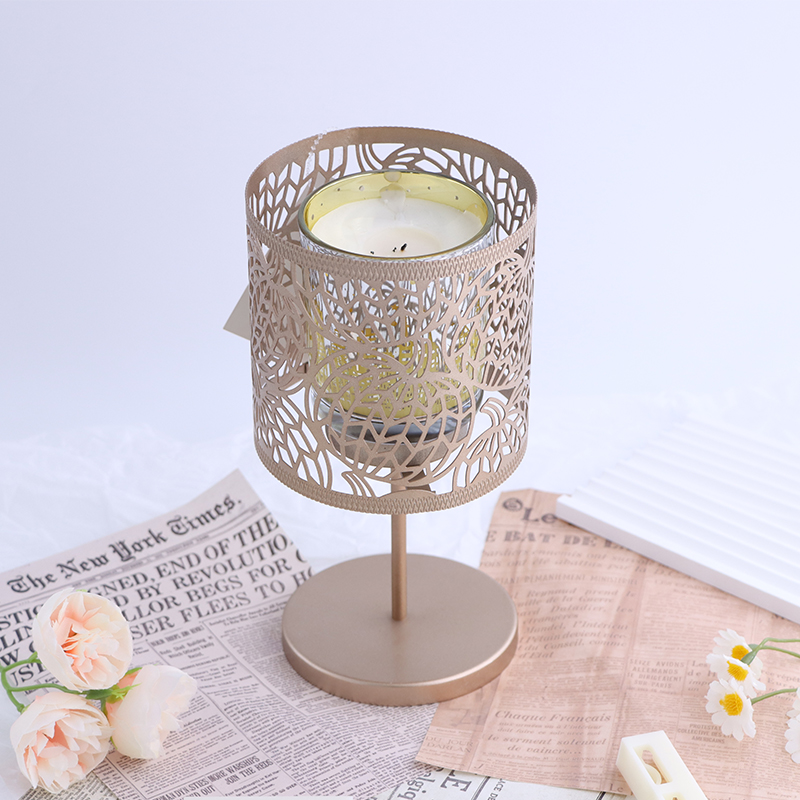 Rose Gold Metal Candle Holder &ndash; Elegant Design