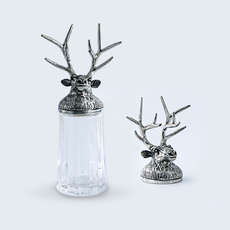 Stylish Deer Head Salt & Pepper Shaker &ndash; Kitchen Accessory
